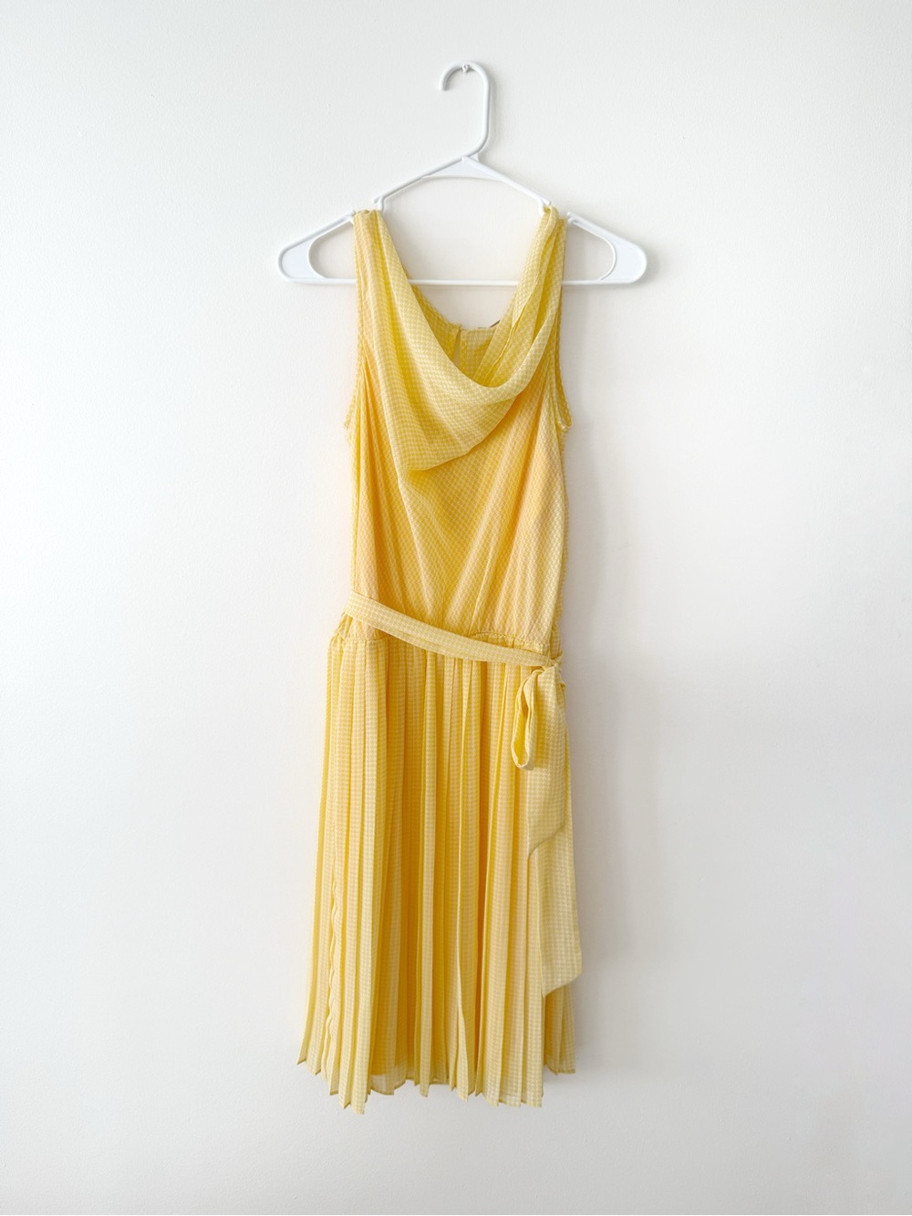 Banana Republic Sleeveless Yellow Pleated Dress with Waist Tie Sz 8 NWT